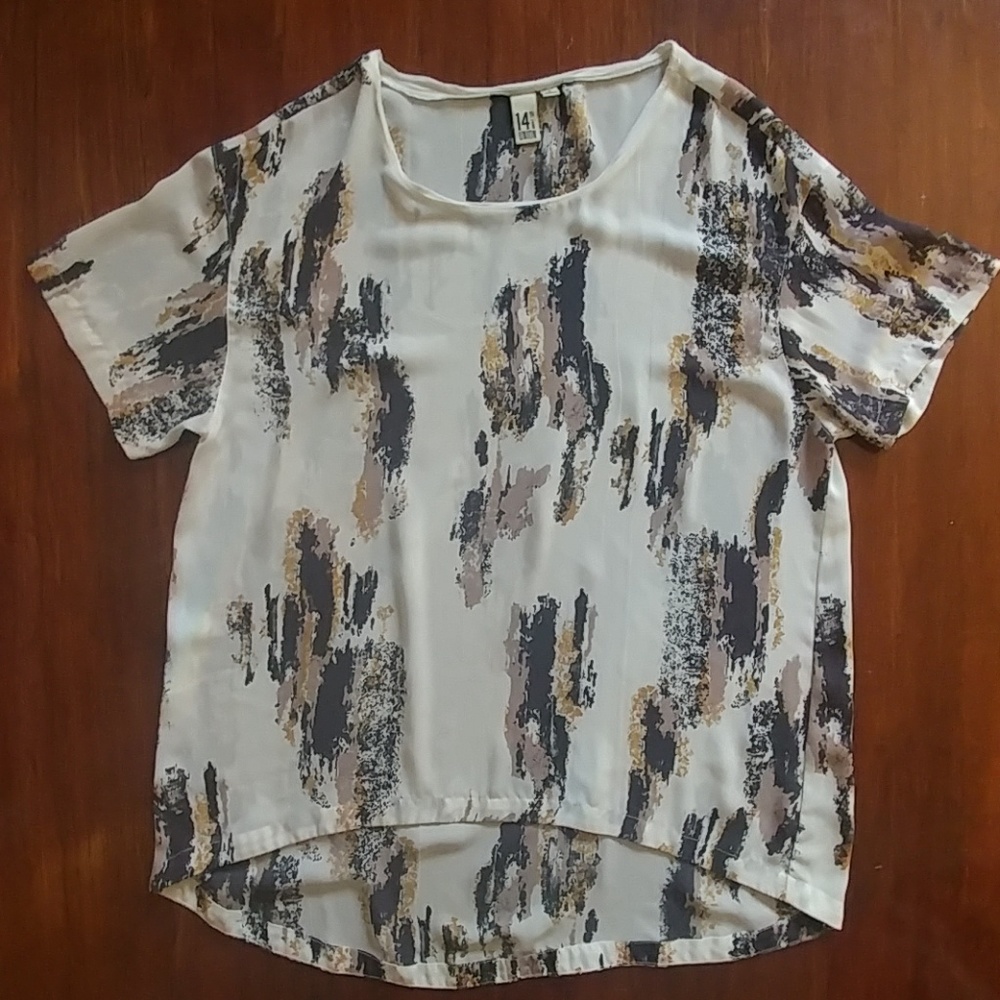 Blouse with modern print